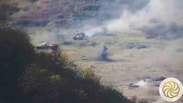 لقطات تحبس الأنفاس.. جنديين أرمينيين يتفوقان على دباباتين "تي 72" أذربيجانيتين خلال حرب كاراباخ الثانية (فيديو)