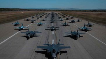 القوات الجوية الأمريكية تستعرض قوتها القتالية الجوية المتزايدة