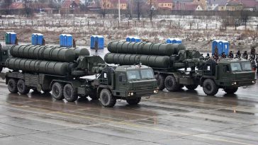 روسيا تقول إن دفاعاتها الجوية اعترضت 4 صواريخ توشكا يو و 24 صاروخا من طراز أوراغان
