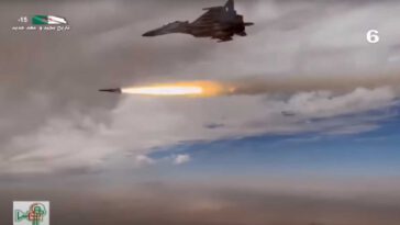 شاهد مقاتلة سوخوي-30 جزائرية تُطلق صاروخًا مضادًا للرادارات من طراز KH-31 على رادار منظومة باتريوت!