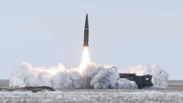 شاهد فشل إطلاق صاروخ باليستي روسي من طراز إسكندر-إم فور إطلاقه ضد هدف أوكراني