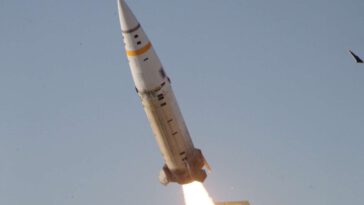 هل ستحصل أوكرانيا على الصاروخ الباليستي ATACMS ذو المدى 300 كم المُطلق من راجمات هيمارس