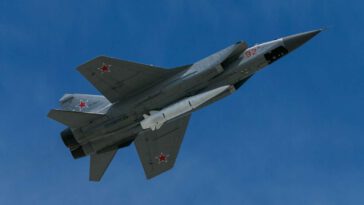 روسيا تنشر صواريخ فرط صوتية في كالينينجراد في استعراض للقوة