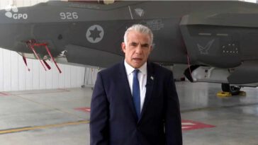 رئيس الوزراء يائير لابيد في قاعدة نيفاتيم الجوية في جنوب إسرائيل ، 6 سبتمبر ، 2022.