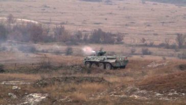مركبات المشاة وناقلات الجنود المدرعة الروسية تحصل على مُعدات حماية إضافية للمهمة الأوكرانية
