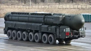 الصاروخ الروسي "الوحش" RS-28 Sarmat العابر للقارات الذي يبلغ وزنه 200 طن والذي يمكنه إطلاق أسلحة فرط صوتية يدخل الإنتاج التسلسلي