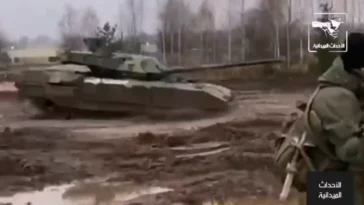 روسيا تنشر دبابات T-14 Armata المتطورة في أوكرانيا (فيديو)