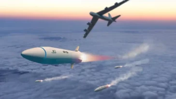الصين تزعم أن الصاروخ الأمريكي فرط الصوتي يمكن تدميره عبر مهاجمة طائرة B-52 بطيئة