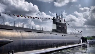 حوض بناء السفن الروسي يطلق غواصة المشروع 677 الحديثة