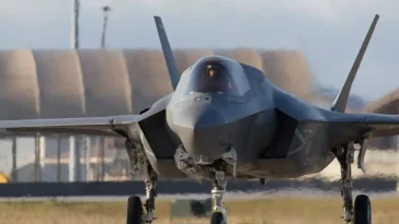شاهد لحظة تحطم طائرة مقاتلة من طراز إف-35 الشبح (فيديو)