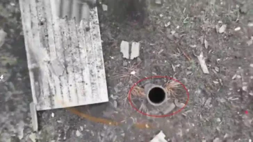فيديو متداول لقصف ملجأ أوكراني بطائرة مسيرة عبر إنزال قنبلة في فتحة المدفأة!