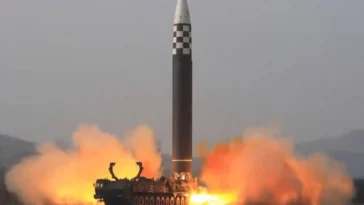 كوريا الشمالية أطلقت صاروخين باليستيين على الساحل الشرقي