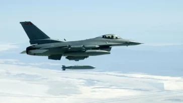 القنبلة الانزلاقية المجنحة JSOW تعزز ترسانة مقاتلات الإف-16 المغربية
