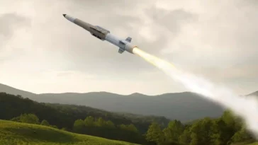 قاذفة باتريوت ألمانية مُعدَّلة تطلق صاروخ PAC-3 MSE الاعتراضي