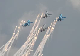 مقاتلات سو-35 روسية تطلق شعلات حرارية على طائرات MQ-9 أمريكية فوق سوريا وسط تنديد أمريكي شديد (فيديو)