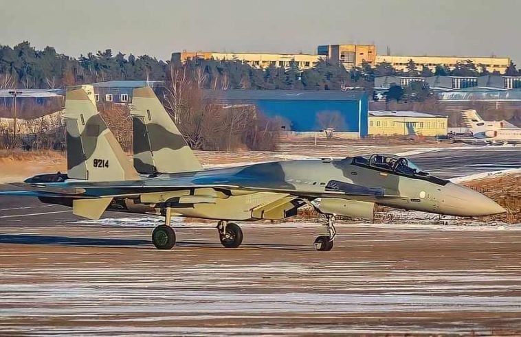 صورة عن قرب لإحدى مقاتلات سو-35 التابعة للقوات الجوية المصرية في روسيا