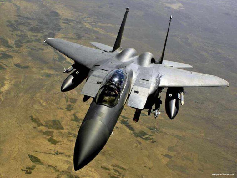 طائرات مقاتلة أمريكية تحلق بأجنحة سعودية