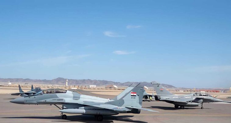 لقطة مميزة لمقاتلة رافال وعدد من مقاتلات MIG29M/M2 تابعة للقوات الجوية المصرية في قاعدة برنيس الجو بحرية