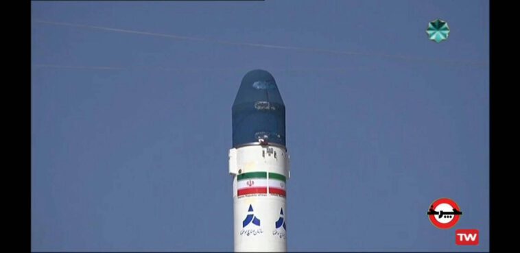 إيران تجري تجربة إطلاق ناجحة لصاروخ حامل للأقمار الاصطناعية