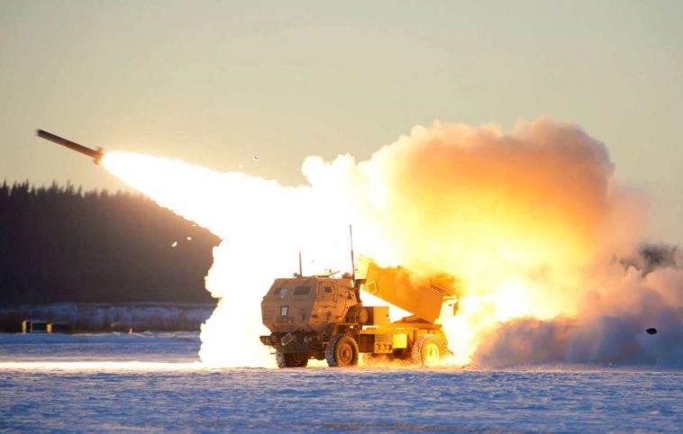 الجيش الأمريكي يستعد لاختبار إطلاق صاروخ دقيق جديد لراجمة الصواريخ هيمارس
