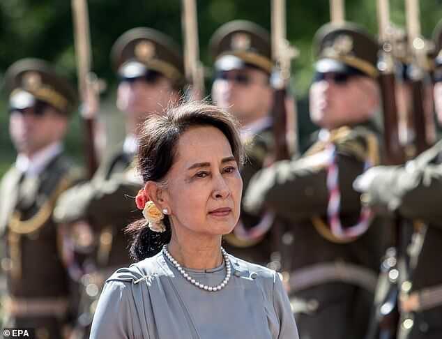 الجيش يحتجز زعيمة ميانمار أونغ سان سو كي ورئيس البلاد هذا الصباح الباكر وسط تقارير عن حدوث انقلاب في أعقاب انتخابات مثيرة للجدل