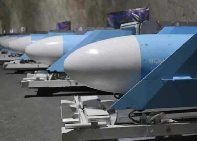 إيران تكشف عن قاعدة صواريخ جديدة تحت الأرض