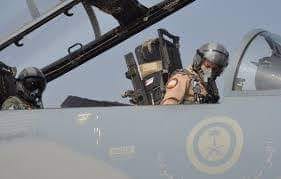 صورة أخرى لطيار مصري وطيار سعودي على مقاتلة F-15 سعودية.