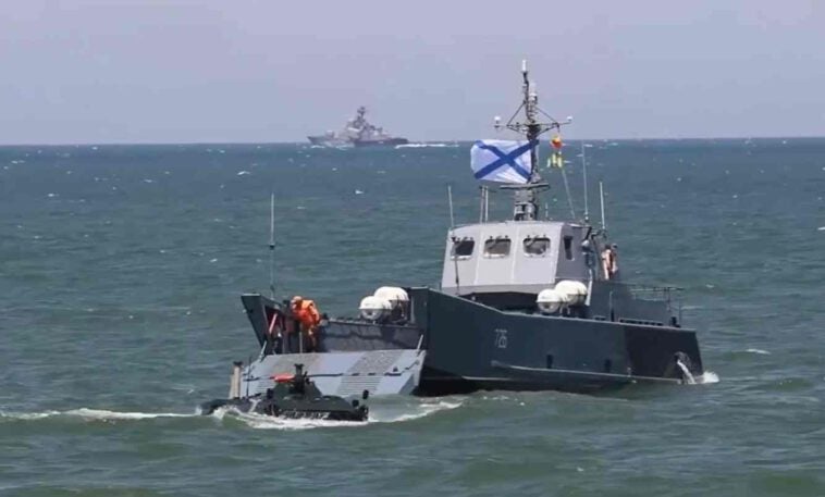 البحرية الروسية ترسل المزيد من سفن الإنزال إلى البحر الأسود