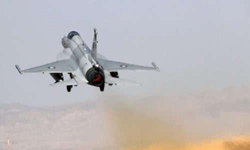 الطائرة المقاتلة JF-17 بلوك 3 التي قد تهتم بها مصر بشدة تحصل على صاروخ خاص بالمقاتلة الصينية الشبح J-20