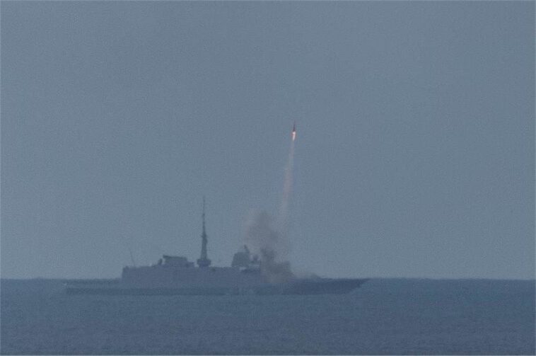 الفرقاطة الفرنسية "بريتاني" تنجح في إطلاق صاروخ الكروز MdCN