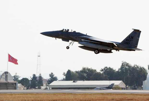 تركيا تُعلن منع القوات الجوية الأمريكية من استخدام قواعدها الجوية