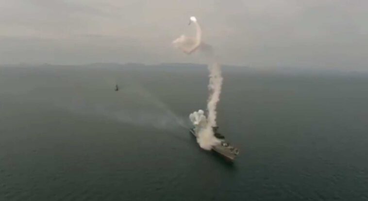 شاهد فشل إطلاق صاروخ كروز كاليبر من فرقاطة تابعة لسلاح البحرية الروسية