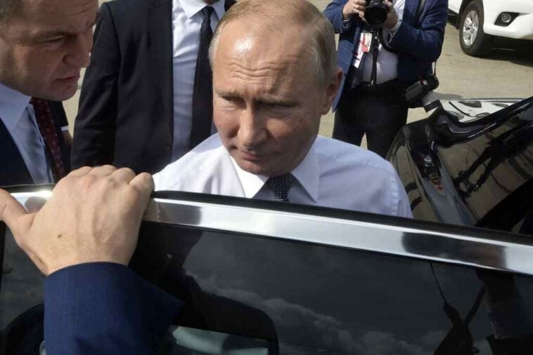 متبعًا نهج السيسي في ليبيا وإثيوبيا،، فلاديمير بوتين يحذر من تجاوز 'الخط الأحمر' الروسي