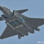 يمكن للطائرة المقاتلة الصينية J-20 أن تتفوق على F-22 Raptor الأمريكية بترقية صغيرة واحدة: خبير صيني