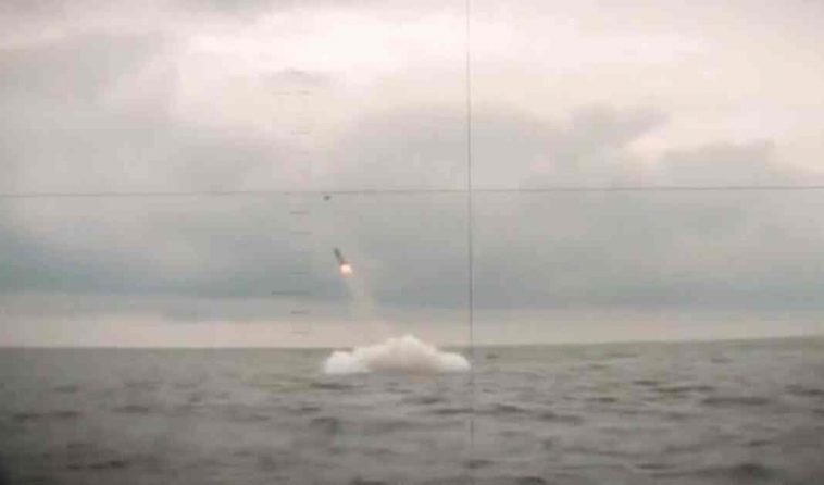 غواصة فرنسية تعمل بالطاقة النووية تُطلق صاروخ الكروز Exocet SM39 (فيديو)
