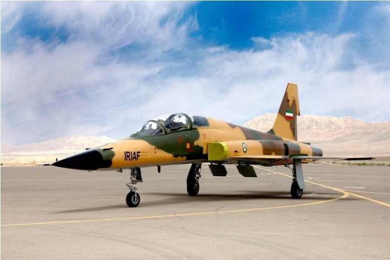 سقوط طائرة إيرانية من طراز F-5 في قاعدة دزفول جنوب إيران ومقتل طيارين
