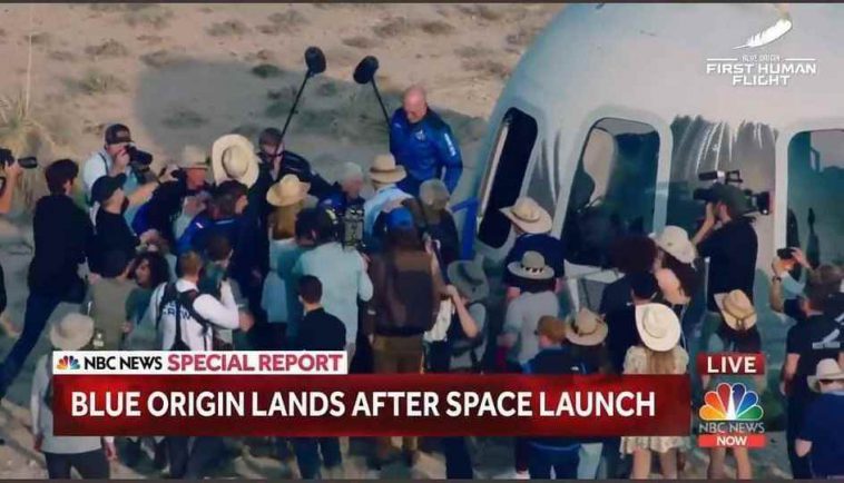 رئيس أمازون جيف بيزوس قام برحلة ناجحة لطرف الفضاء على متن صاروخ شركته Blue Origin ثم عاد بنجاح للأرض