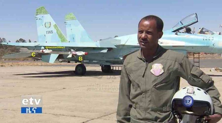 إثيوبيا تستعرض مقاتلاتها من طراز سو-27 مسلحة بصواريخ جو-جو