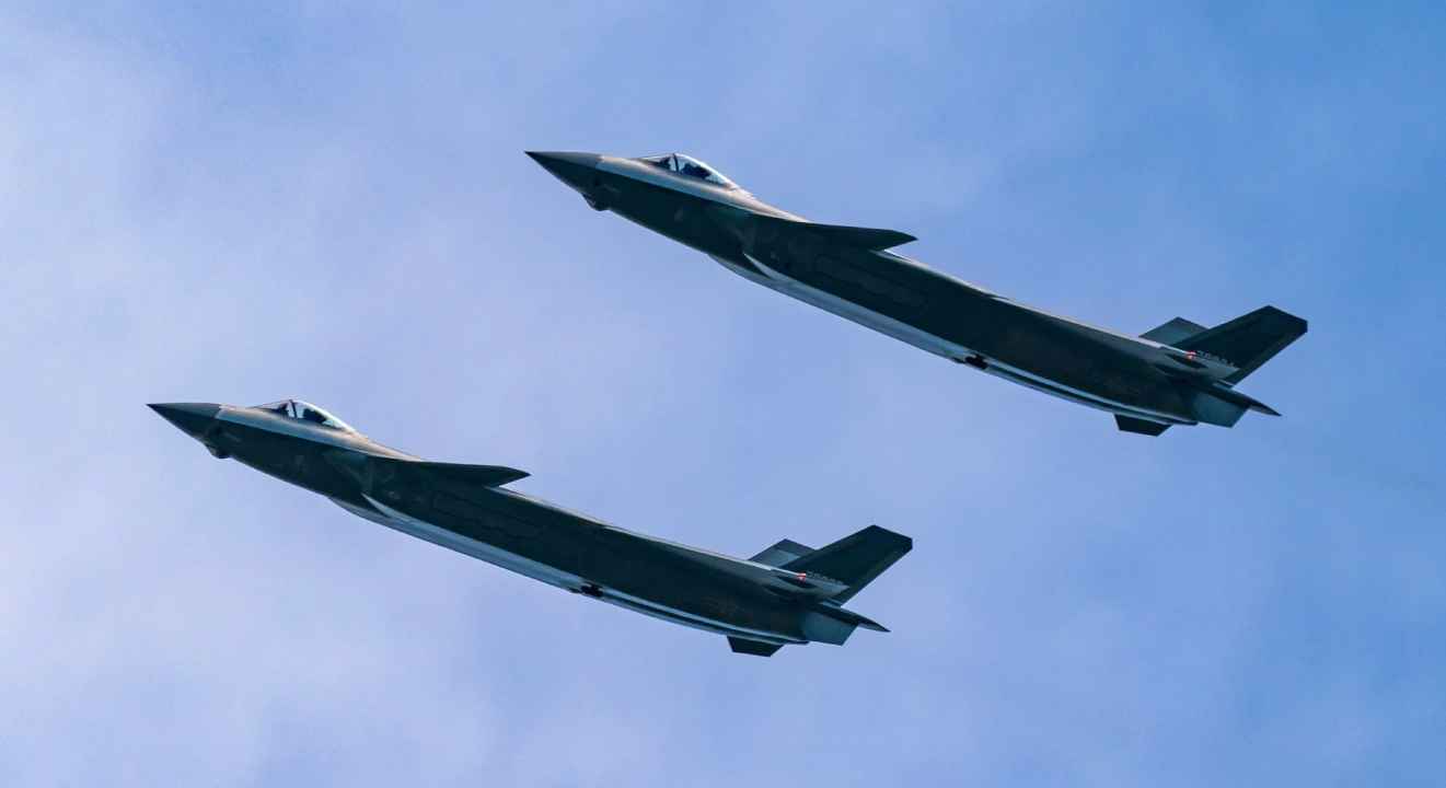 الطائرات عالية المناورة والشبحية قد تصبح بدون جدوى مع تطلع الولايات المتحدة والصين إلى تسليح طائراتهما المقاتلة بـ "أسلحة العصر الجديد"