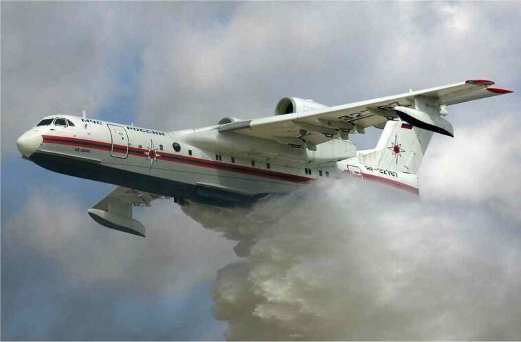 تحطم طائرة إطفاء برمائية روسية من طراز Be-200 في تركيا ومقتل 8 من أفراد الطاقم أثناء إخماد حريق