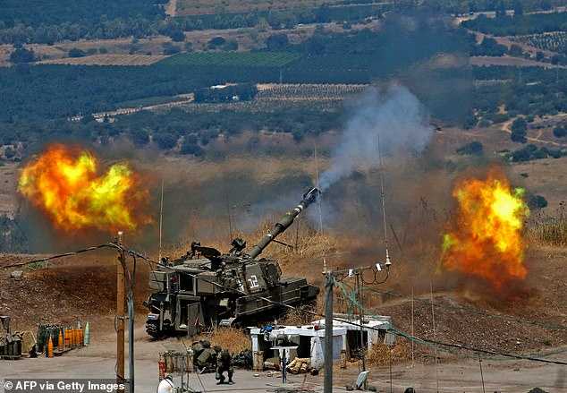 حزب الله يطلق صواريخ على إسرائيل ردًا على الضربات الجوية