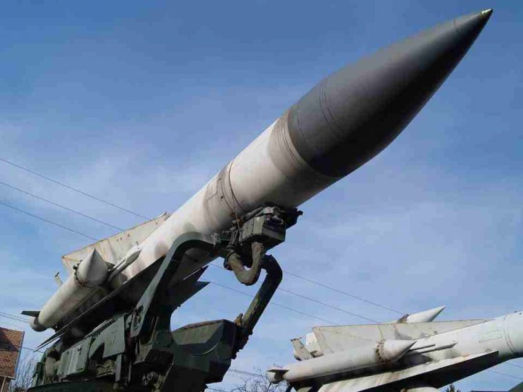 إسرائيل تُعلن تدمير نظام الدفاع الجوي السوري إس-200 ، الذي أطلق صاروخًا على تل أبيب