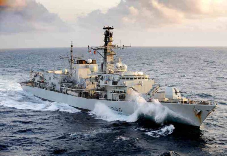 البحرية الملكية البريطانية تعرض 3 فرقاطات من فئة "تايب 23" للبيع