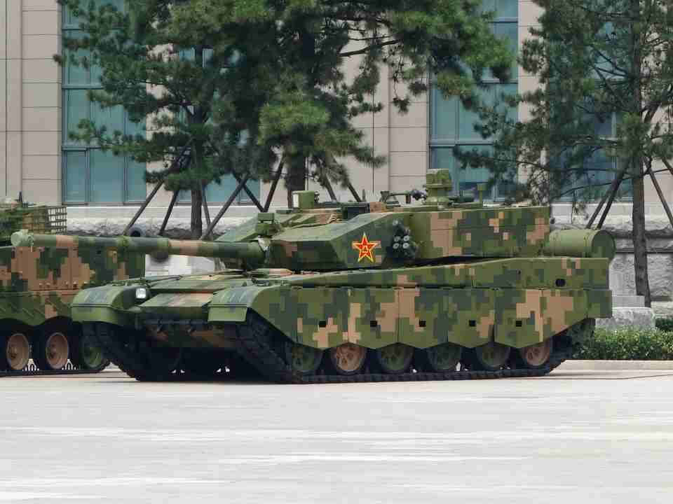 الجيش الأمريكي يتدرب على نموذج بالحجم الطبيعي لدبابة صينية حديثة