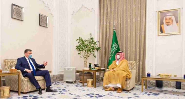السعودية تؤجل زيارة وزير الدفاع الأمريكي إلى الرياض، وتستقبل رئيس الشؤون الدولية الروسي بدلاً منه