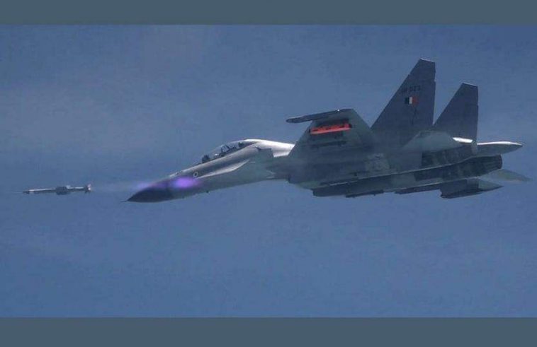 الهند تدمج صاروخ أسترا البعيد المدى على الطائرة المقاتلة Su-30MKI