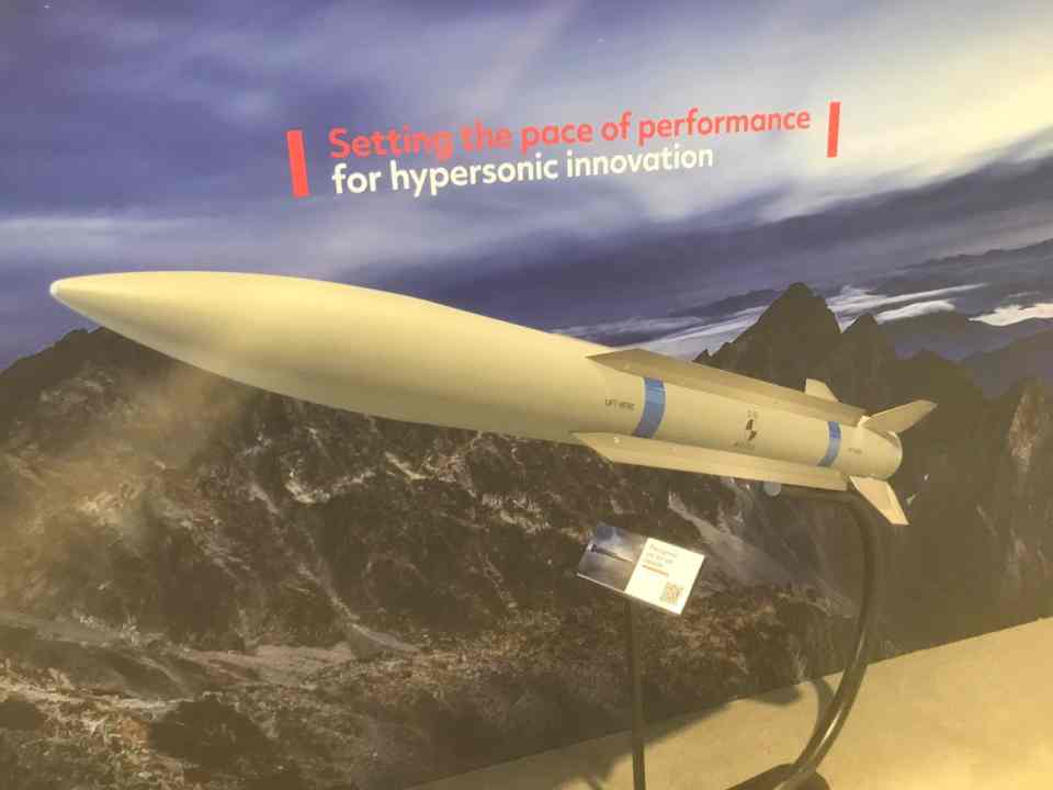 شركة رايثيون الأمريكية تكشف عن صاروخ جو-جو الجديد Peregrine