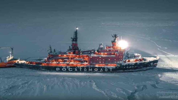 لقطات خيالية لكاسحات جليد روسية في القطب الشمالي