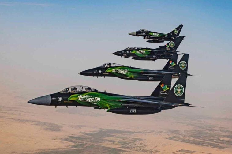 مقاتلات القوات الجوية الملكية السعودية المشاركة في احتفالات اليوم الوطني الحادي والتسعين
