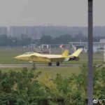 شاهد أول فيديو واضح للطائرة الشبحية الصينية ذات المقعدين J-20B/J-20S